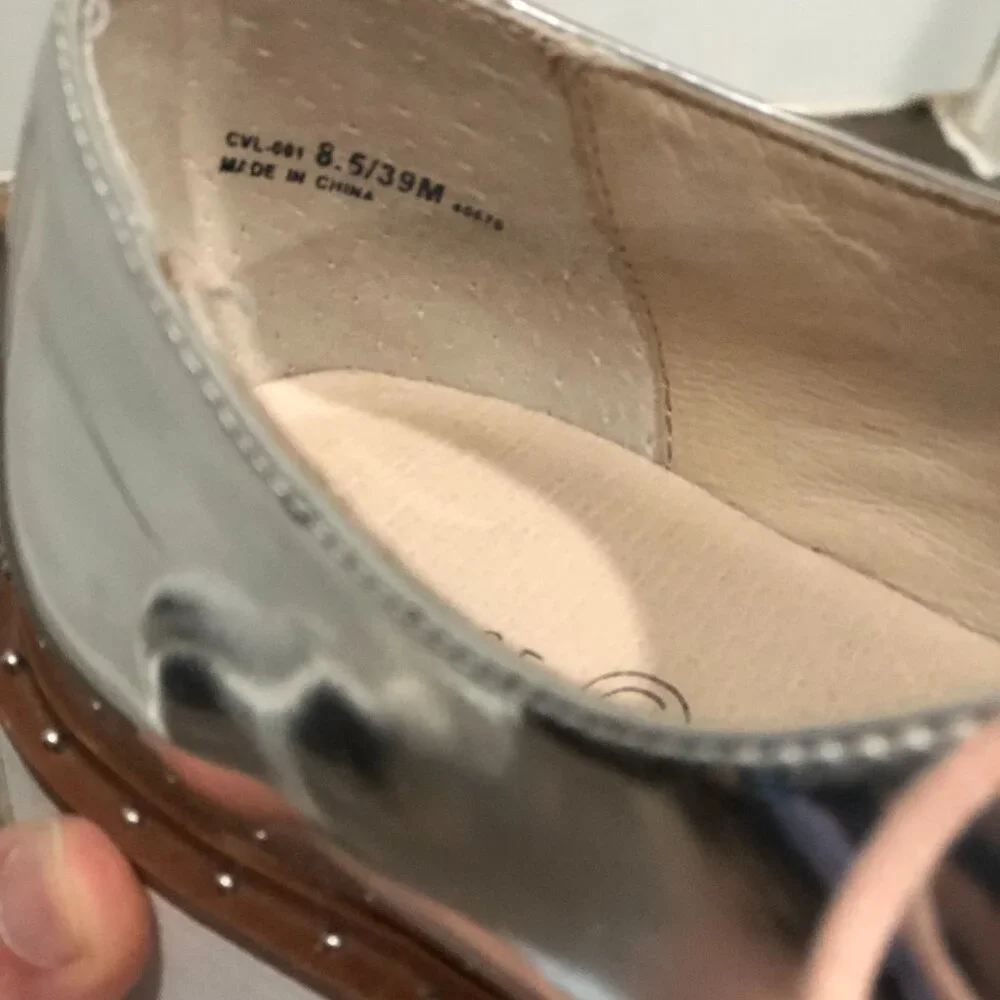 Chinese Laundry - Shiny Silver Platform Loafer Shoes - Size 8.5M - Picture 2 of 5